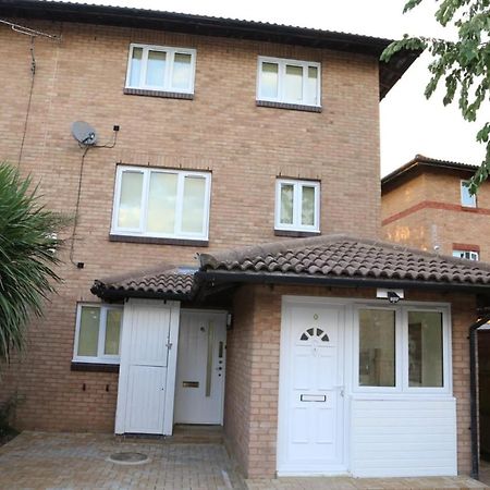 A A Guest Rooms Thamesmead Erith Esterno foto