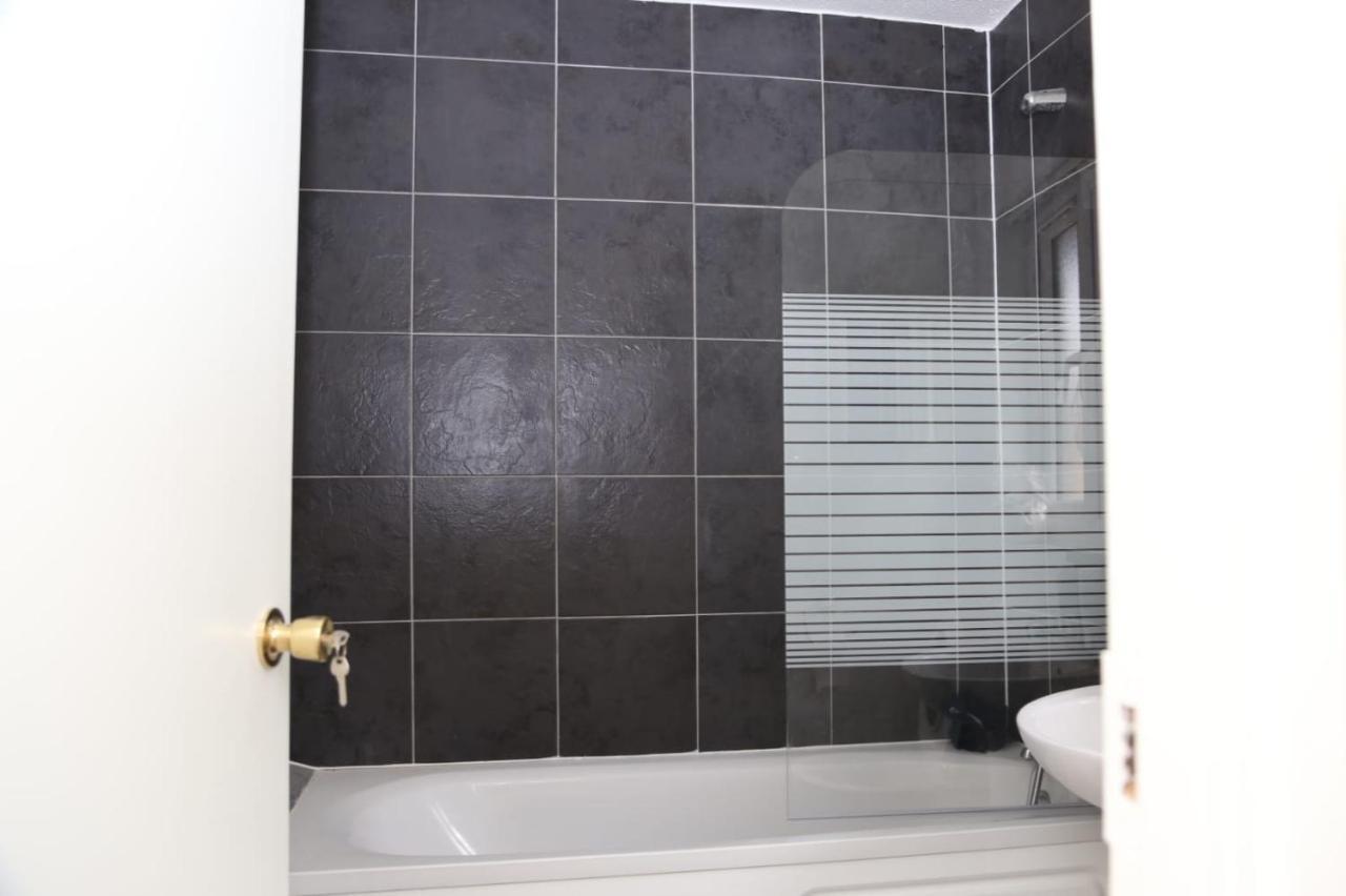 A A Guest Rooms Thamesmead Erith Esterno foto