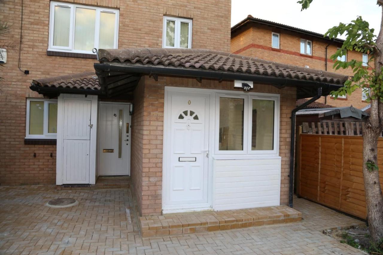 A A Guest Rooms Thamesmead Erith Esterno foto