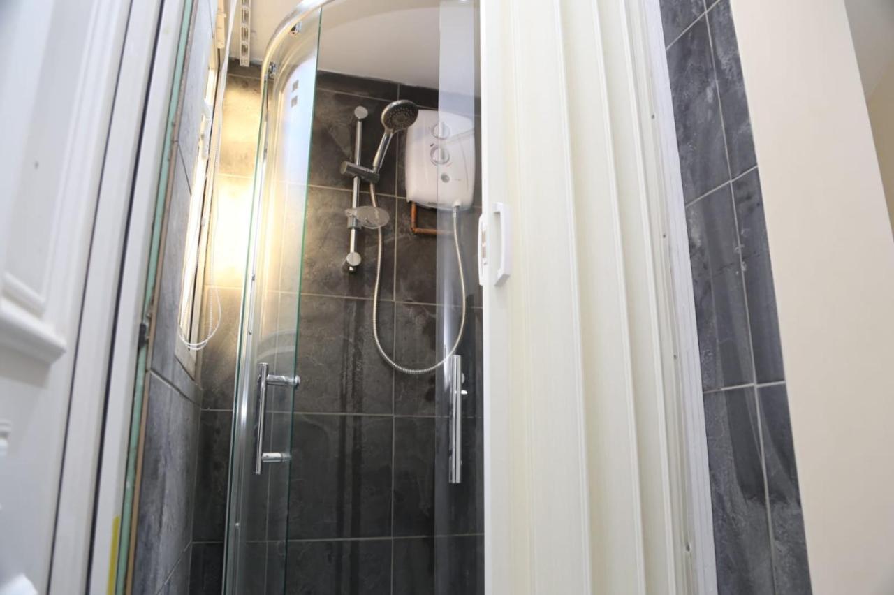 A A Guest Rooms Thamesmead Erith Esterno foto