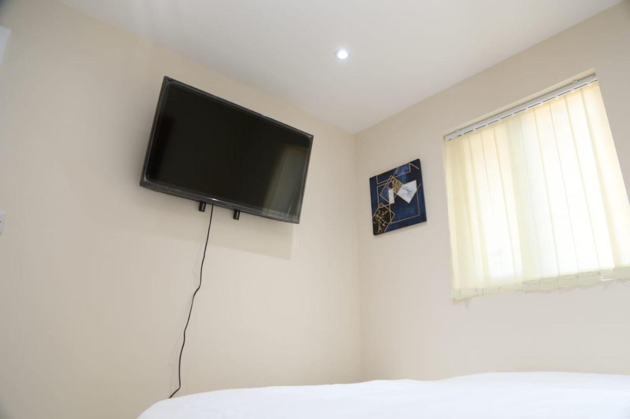 A A Guest Rooms Thamesmead Erith Esterno foto