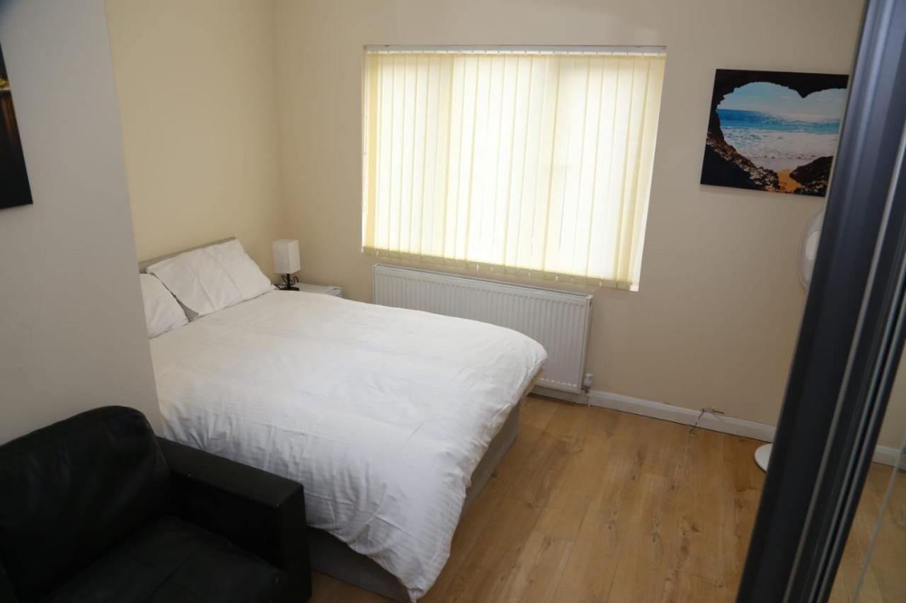 A A Guest Rooms Thamesmead Erith Esterno foto