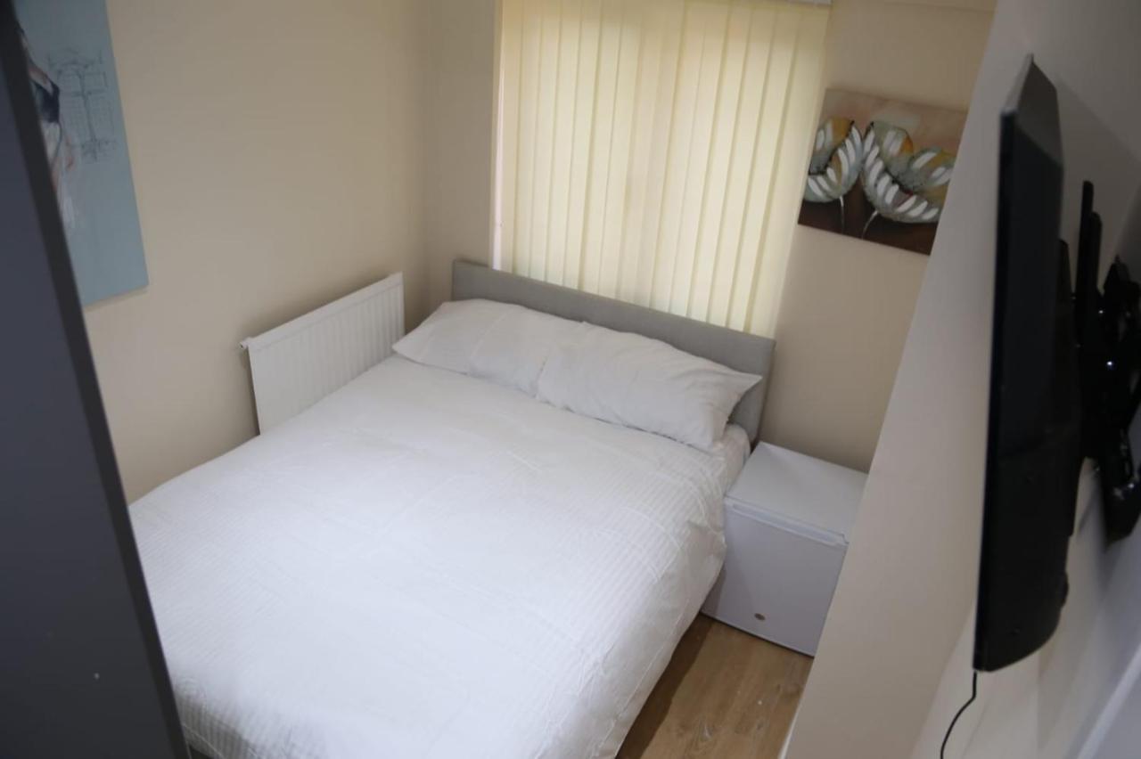 A A Guest Rooms Thamesmead Erith Esterno foto